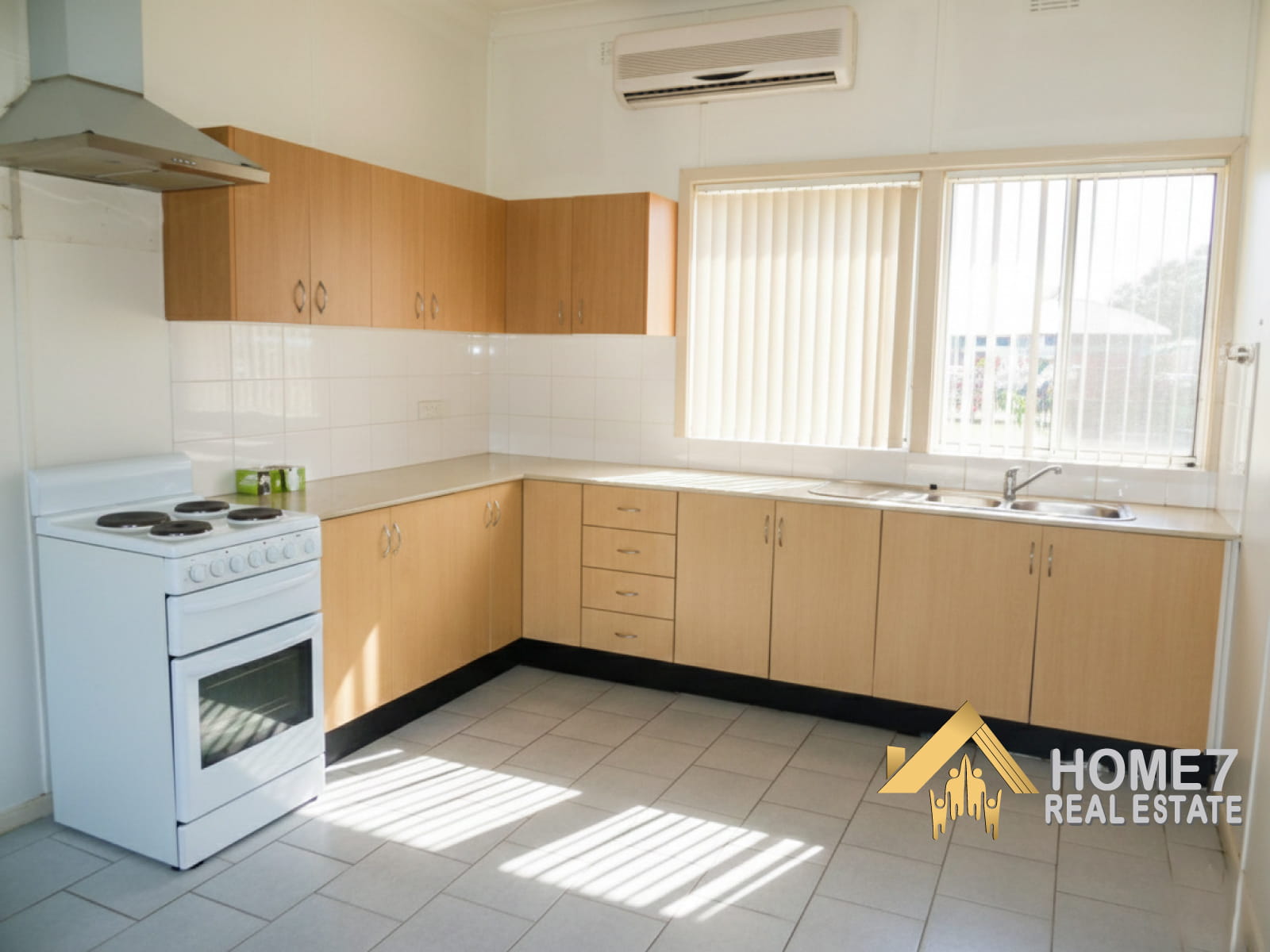 11 Greenacre road, Greenacre NSW 2190 (2).jpg