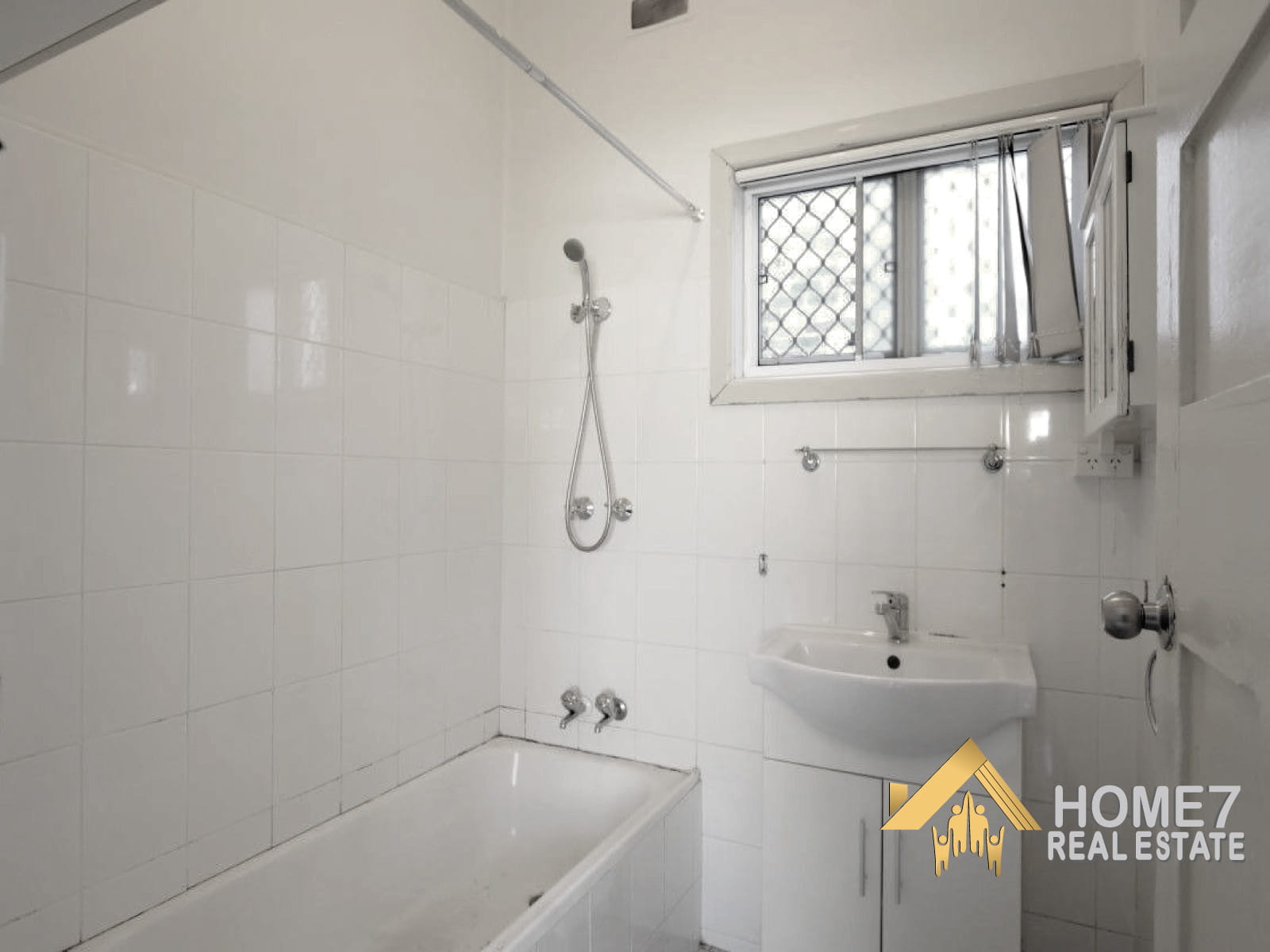 11 Greenacre road, Greenacre NSW 2190 (5).jpg