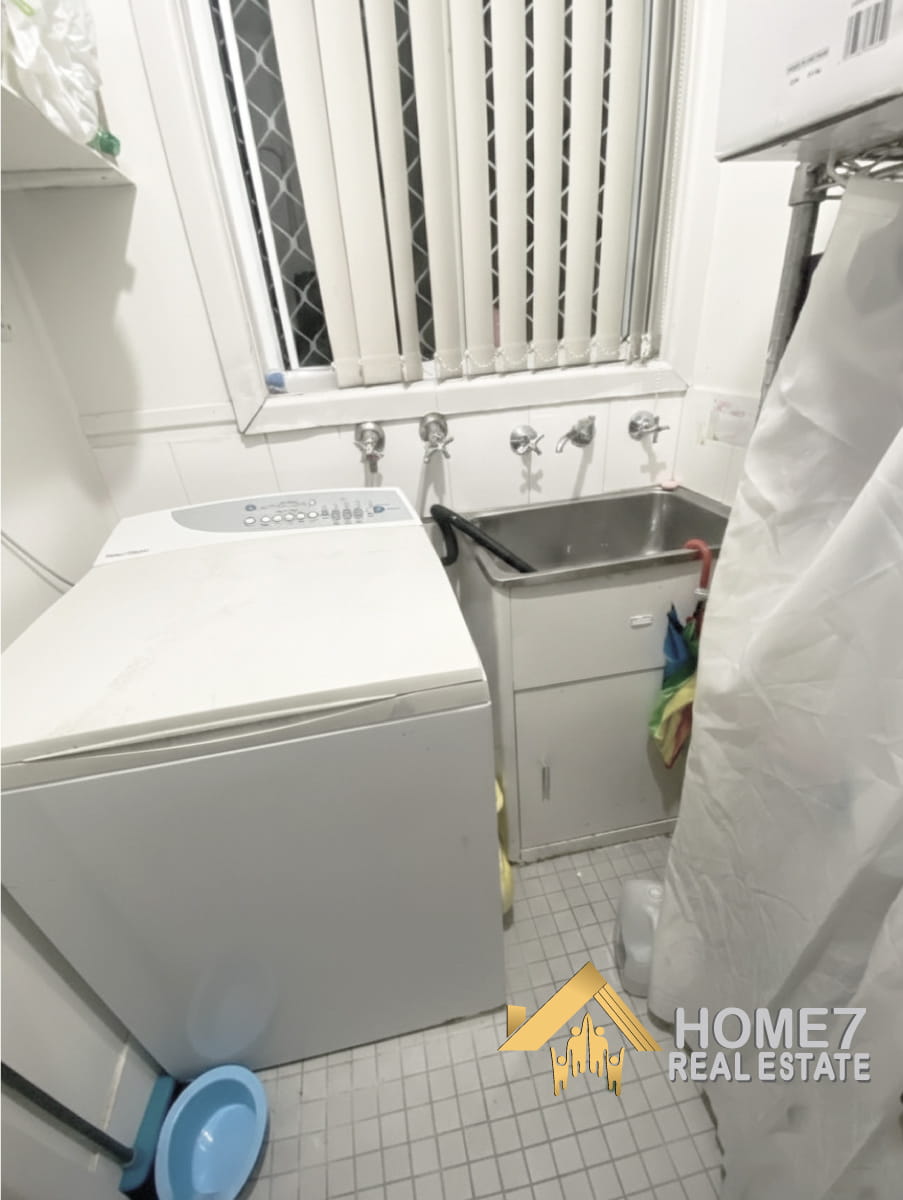 11 Greenacre road, Greenacre NSW 2190 (8).jpg