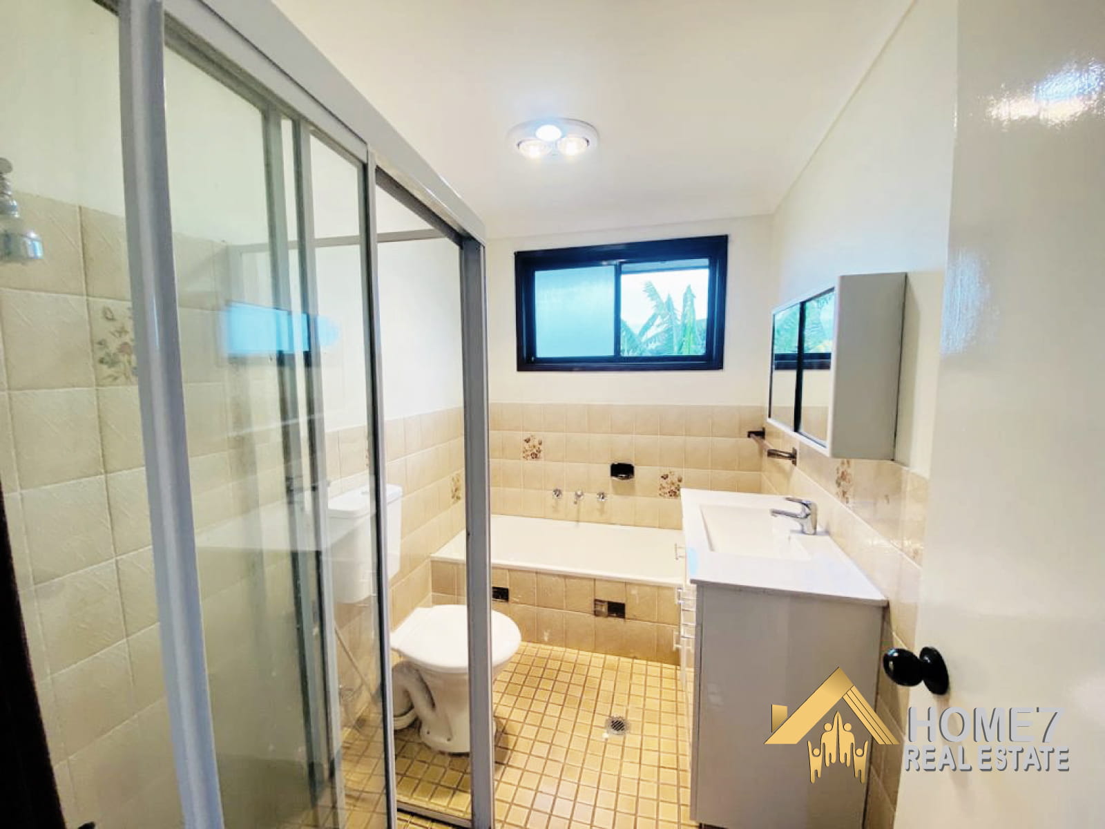 14-31 Calabro Avenue Lurnea NSW 2170 (4).jpg