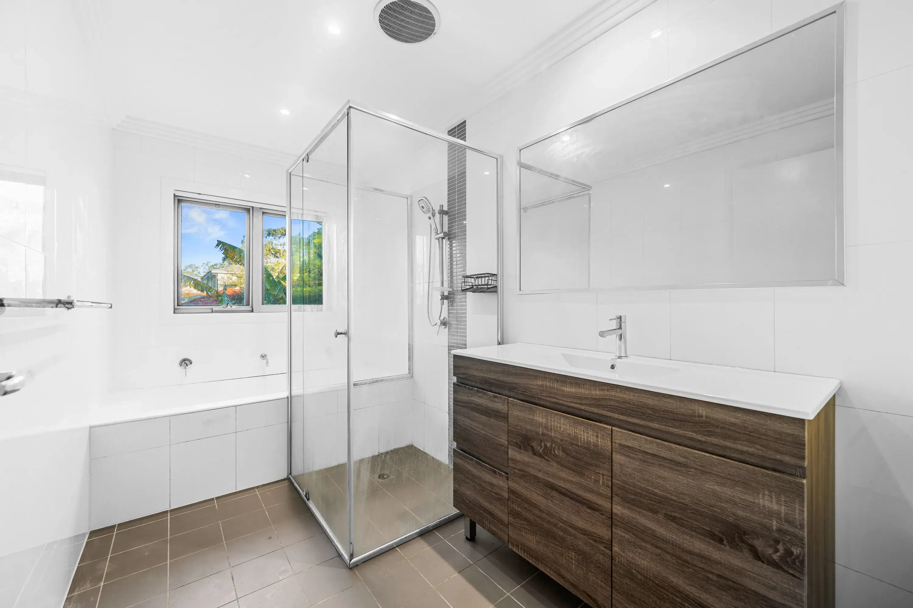 2 Sanananda Road, Holsworthy, NSW 2173 (7).webp