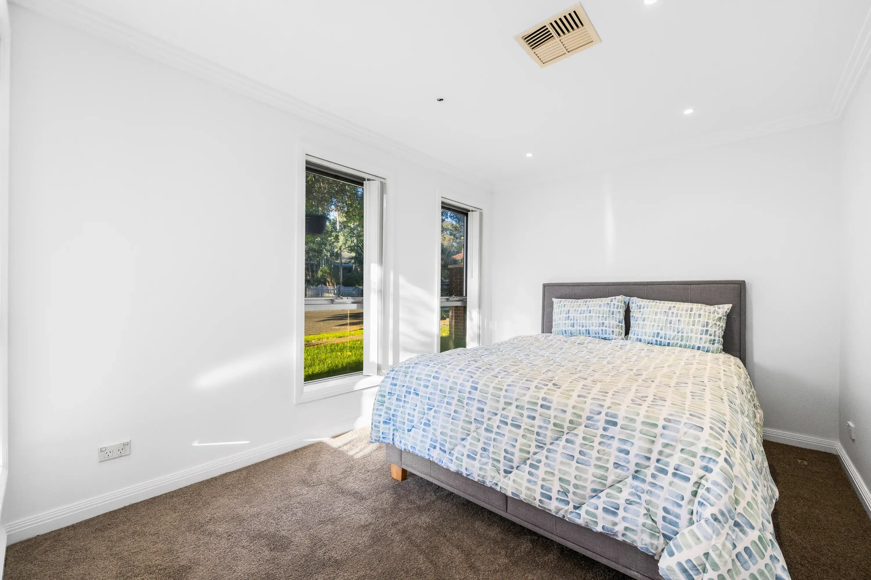 2 Sanananda Road, Holsworthy, NSW 2173 (8).webp