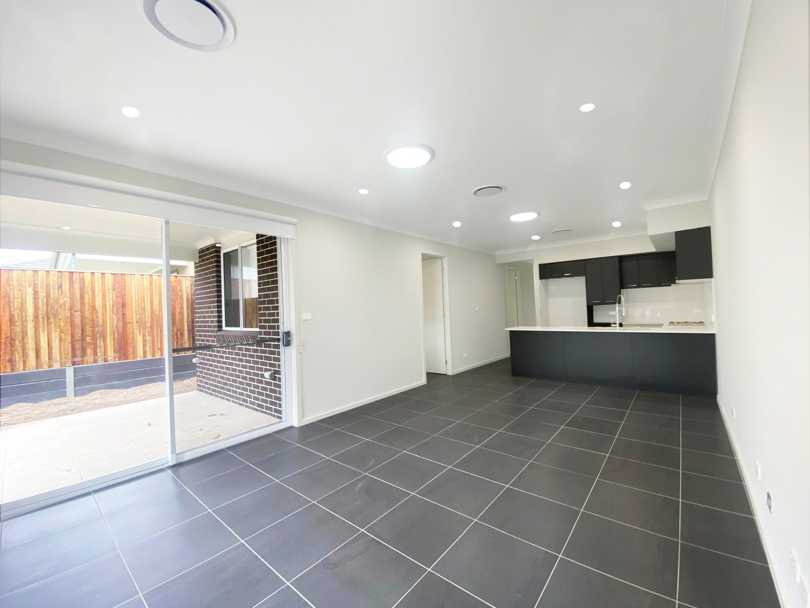 20 Roald Place, Leumeah, NSW 2560 (2).jpeg