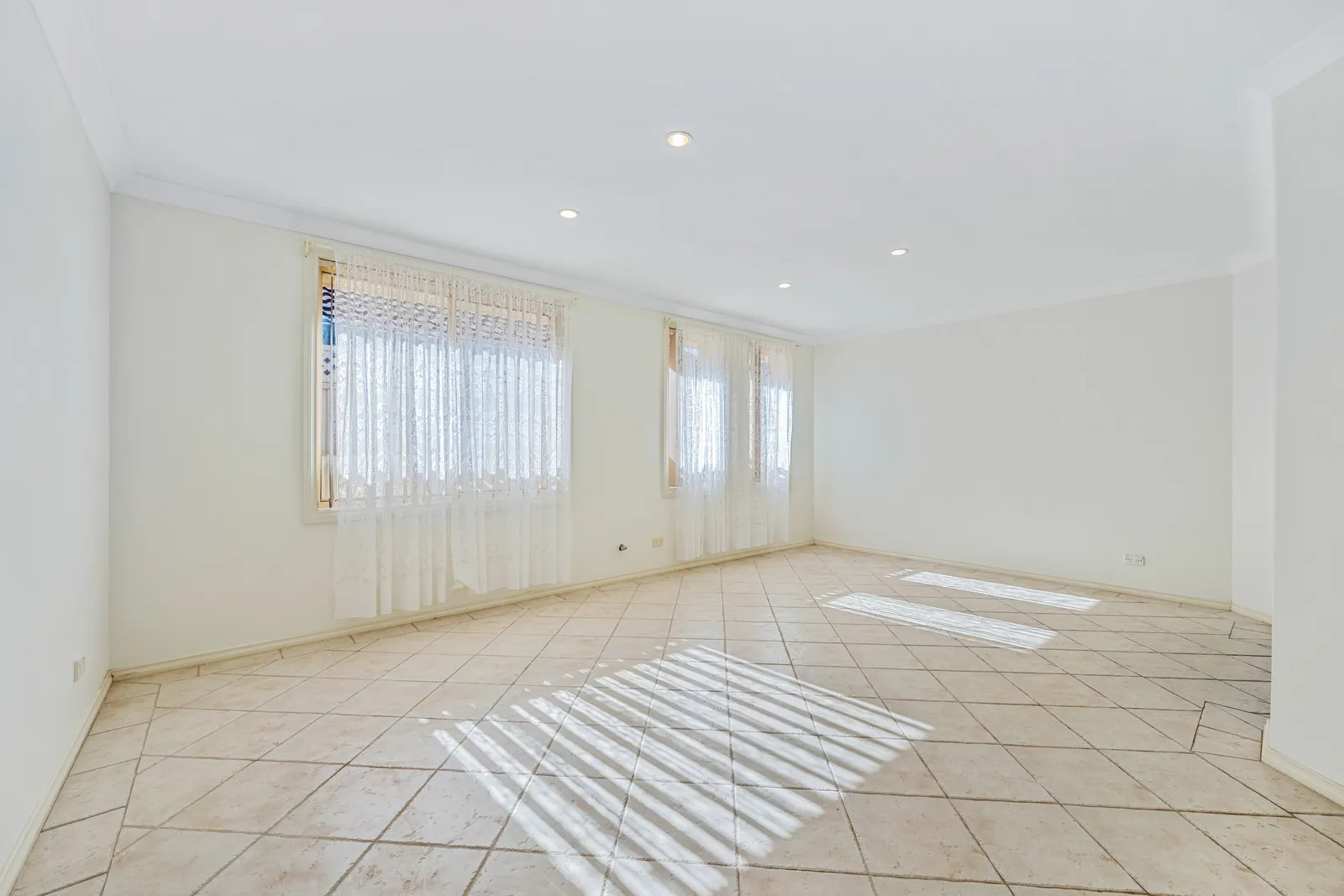 24 Daintree Drive, Wattle Grove, NSW 2173 (13).webp