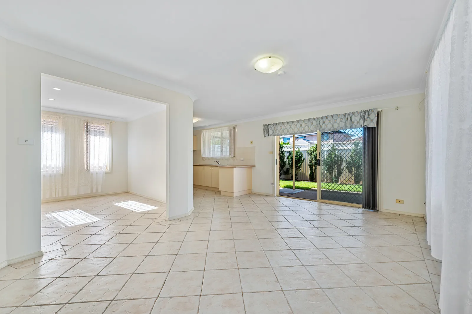 24 Daintree Drive, Wattle Grove, NSW 2173 (3).webp