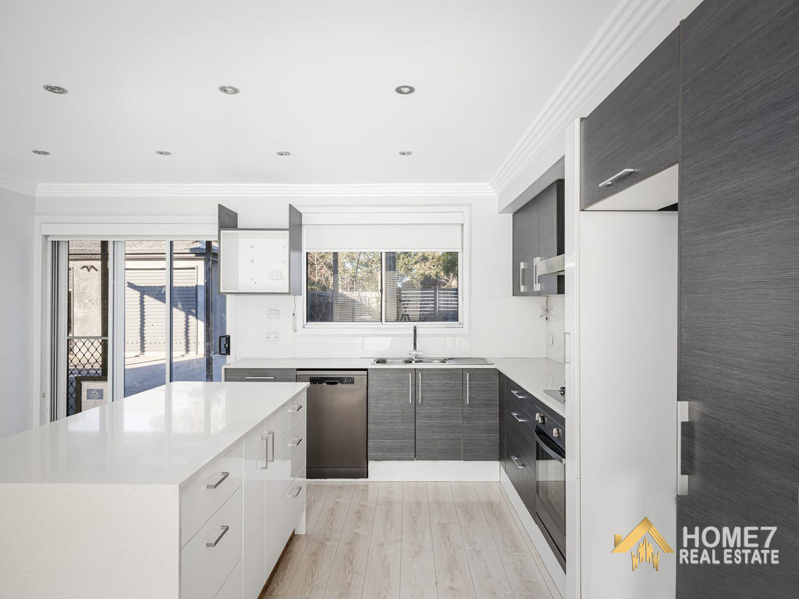 24 Madison Circuit, St Clair NSW 2759 (3).jpg