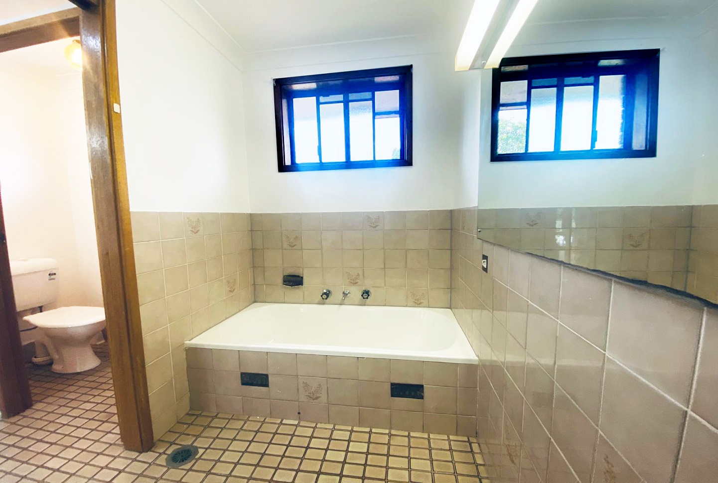 31 Boythorn Avenue, Ambarvale, NSW 2560 (8).jpg