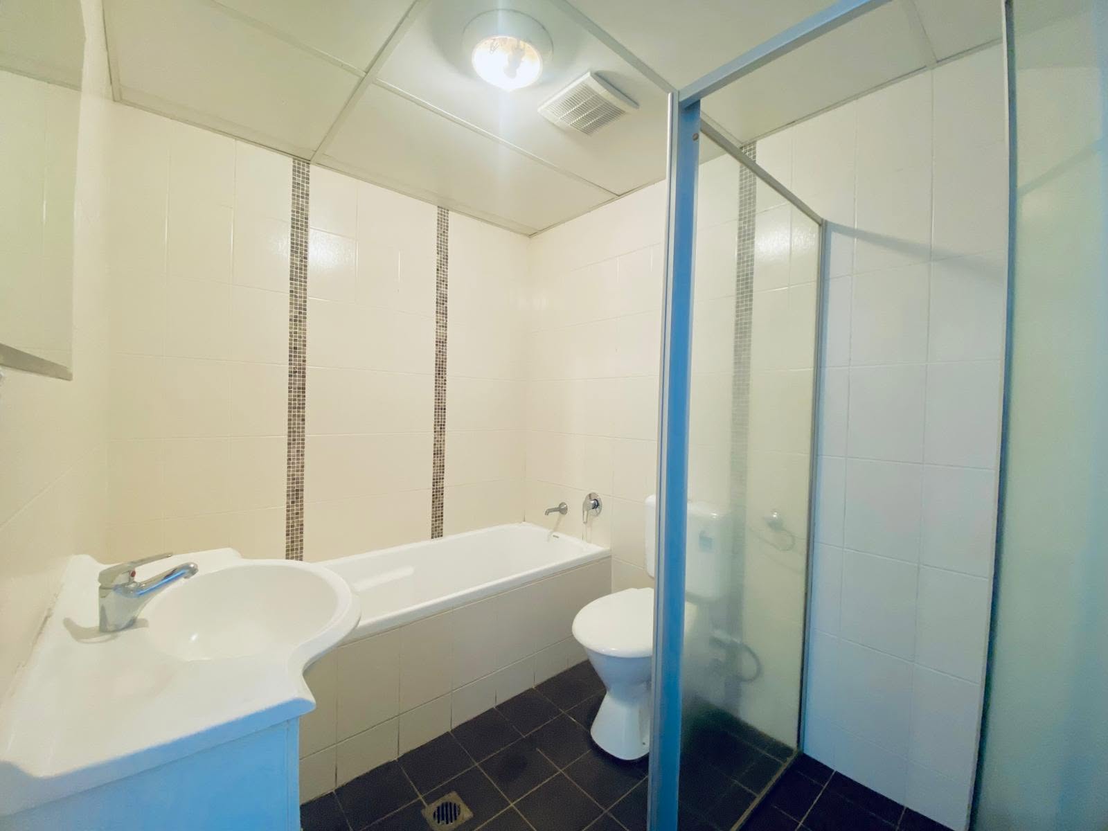 4-5-7-cornelia-road-toongabbie-nsw-2146 (10).jpg