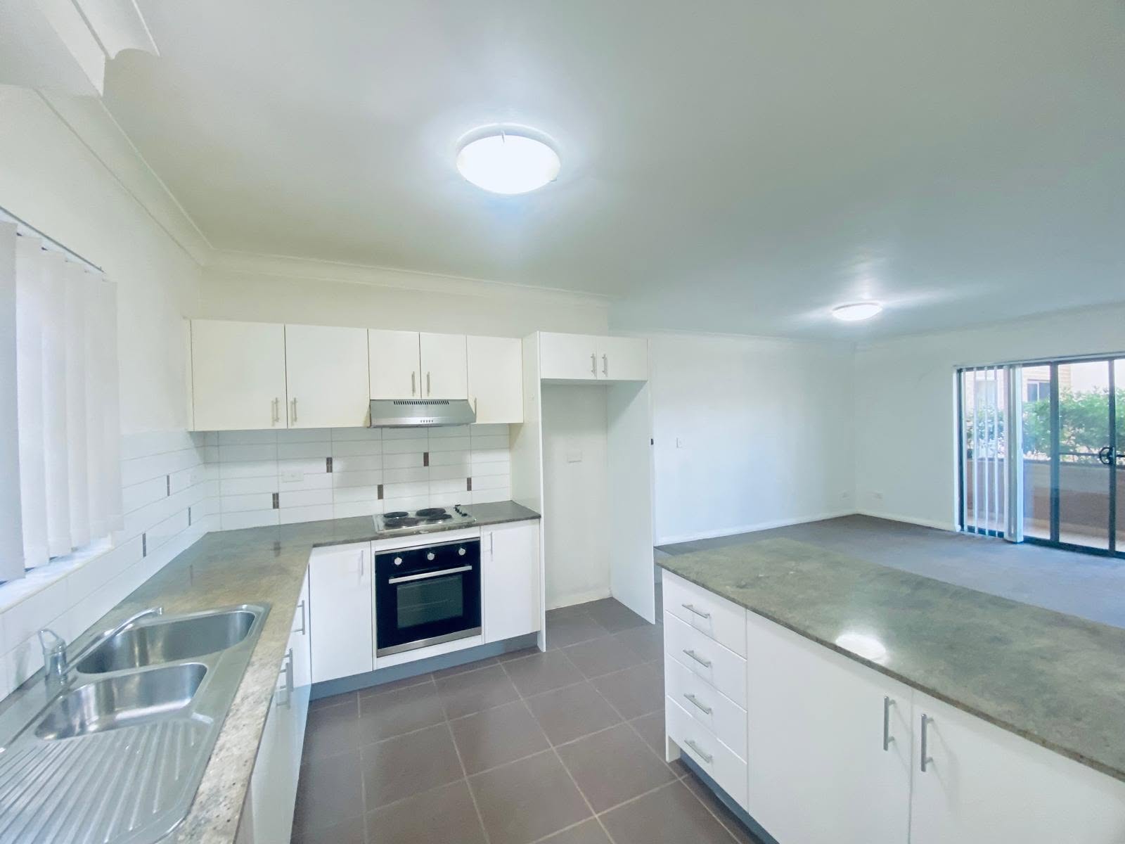 4-5-7-cornelia-road-toongabbie-nsw-2146 (11).jpg