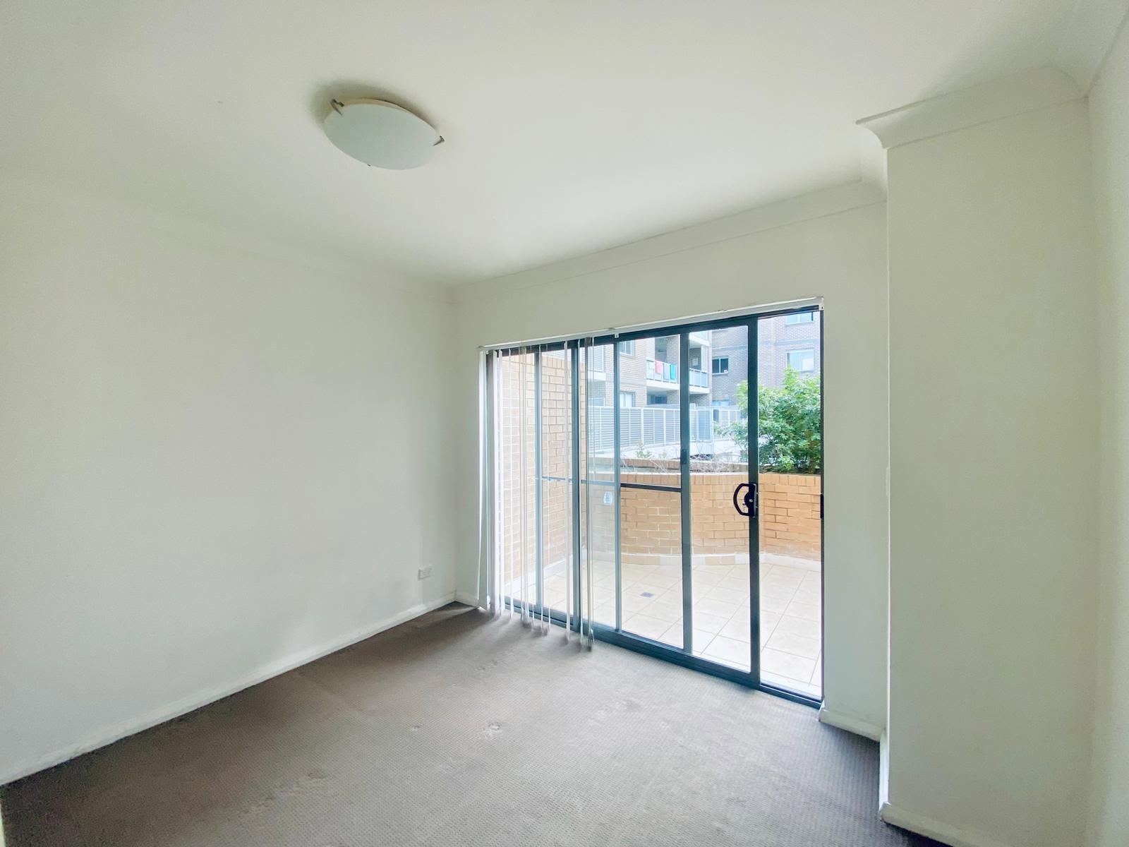 4-5-7-cornelia-road-toongabbie-nsw-2146 (8).jpg