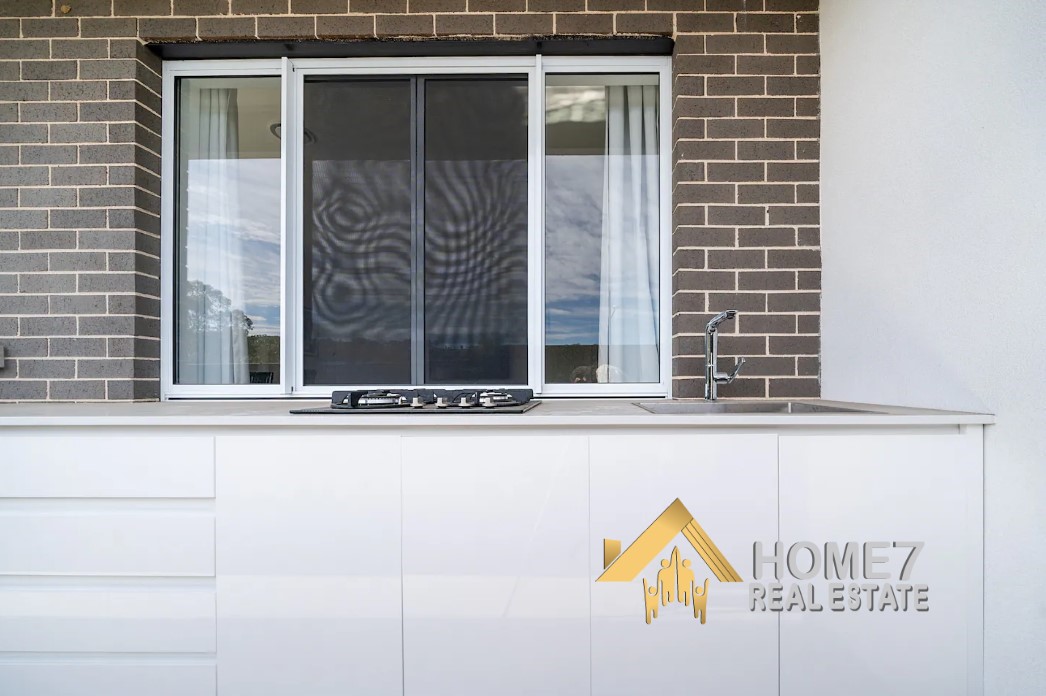 40 Chinnocks Avenue Campbelltown NSW 2560  Home7 Real Estate 11.jpg