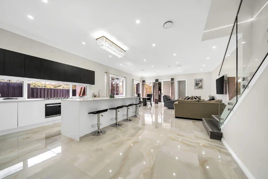 40 Chinnocks Avenue Campbelltown NSW 2560  Home7 Real Estate 2.jpg