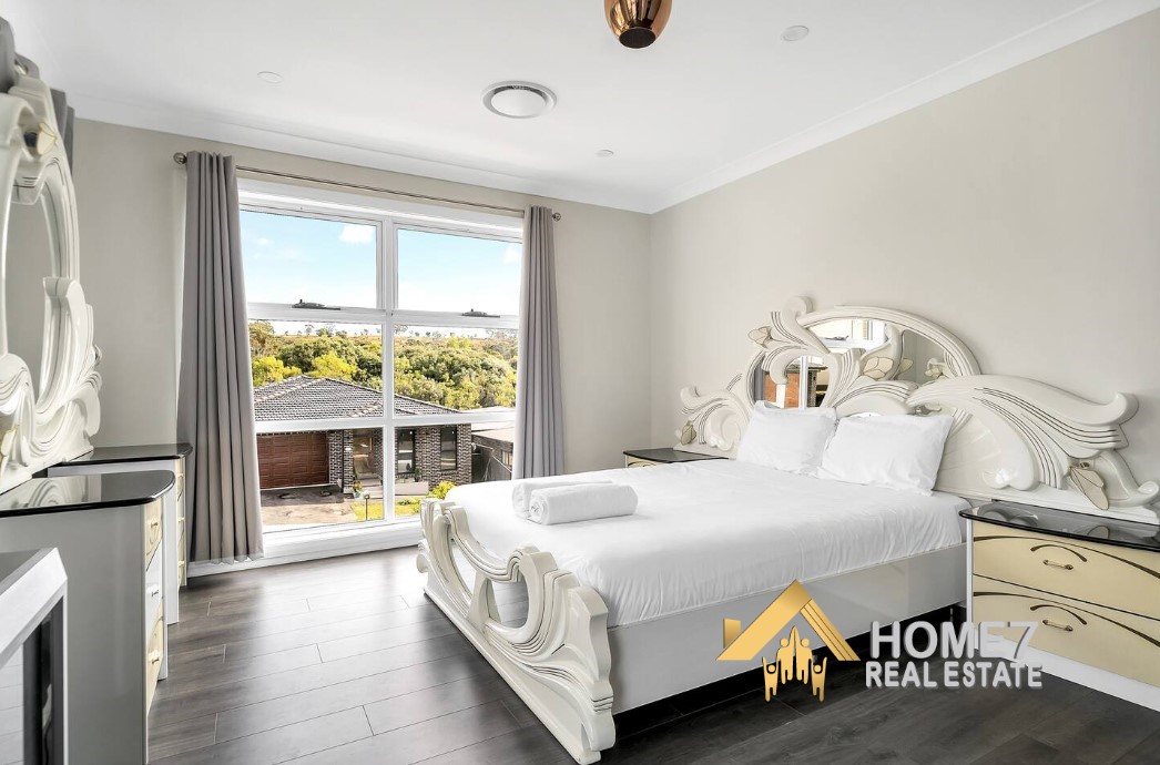 40 Chinnocks Avenue Campbelltown NSW 2560  Home7 Real Estate 3.jpg