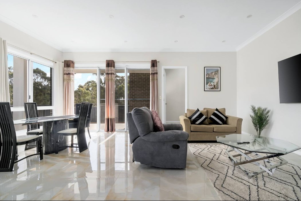 40 Chinnocks Avenue Campbelltown NSW 2560  Home7 Real Estate 4.jpg