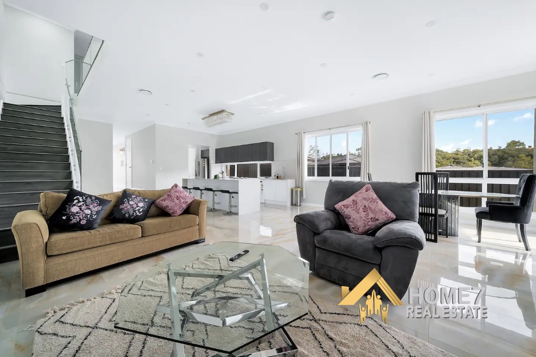 40 Chinnocks Avenue Campbelltown NSW 2560  Home7 Real Estate 5.jpg