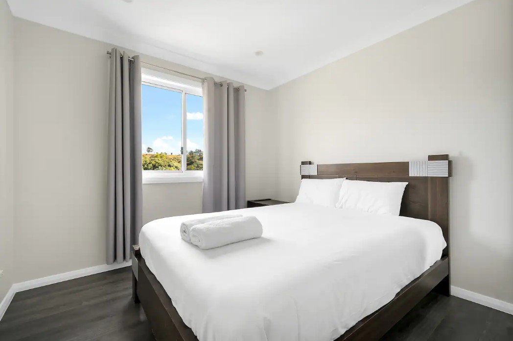 40 Chinnocks Avenue Campbelltown NSW 2560  Home7 Real Estate 6.jpg