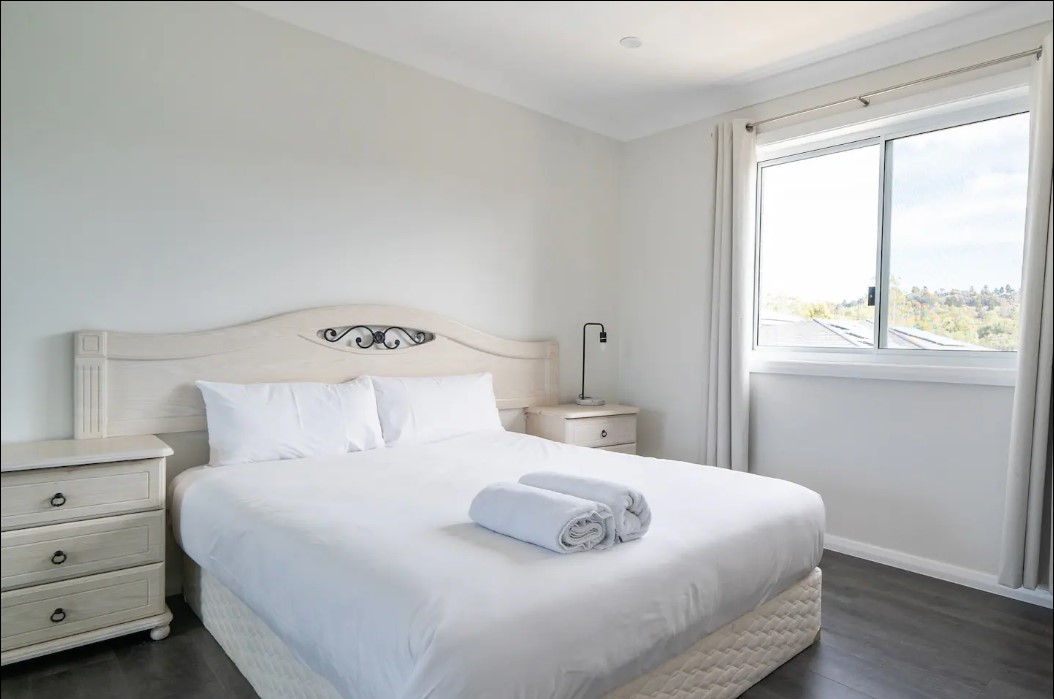 40 Chinnocks Avenue Campbelltown NSW 2560  Home7 Real Estate 8.jpg