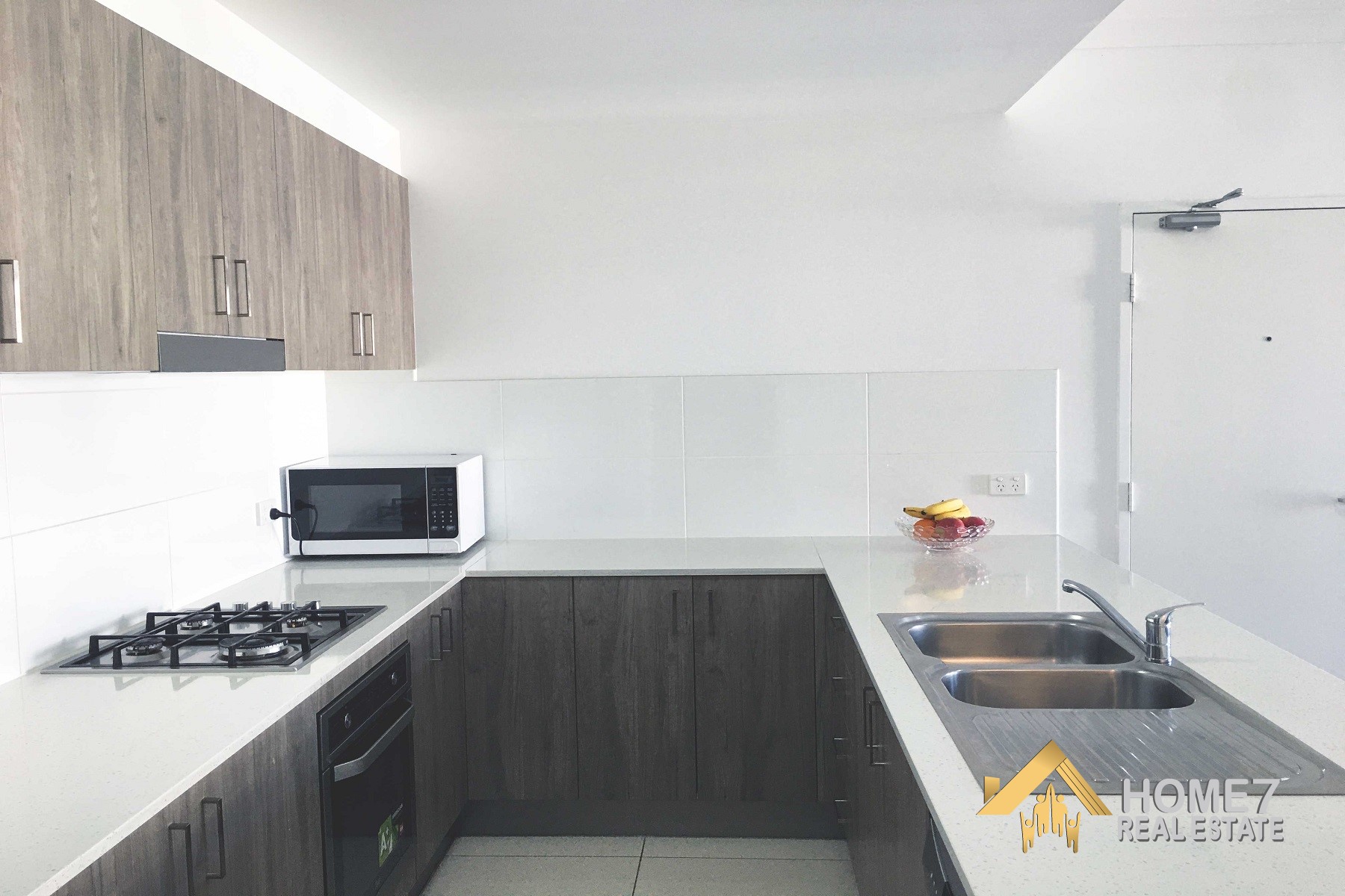 41032 CHAMBERLAIN STREET Campbelltown NSW 2560 (3).jpg