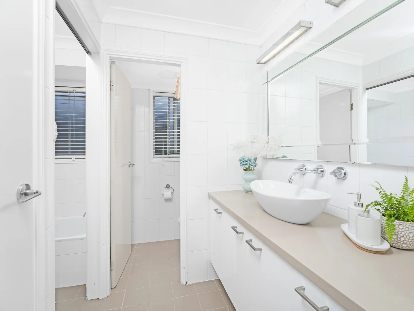 5 Sandown Close Casula NSW 2170  Real Estate In Casula (8).jpg