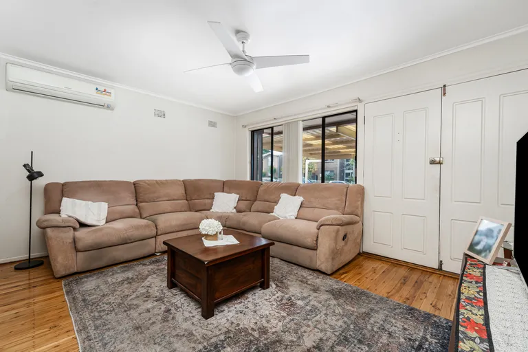 70 Gabo Crescent, Sadleir, NSW 2168 (8).webp