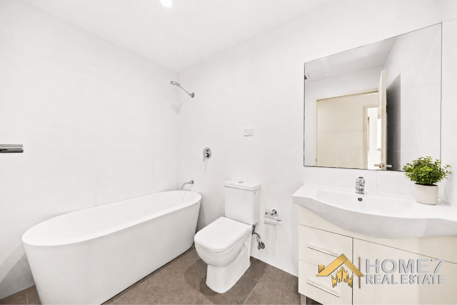 97-1 Browne Parade, Warwick Farm, NSW 2170 (7).jpg